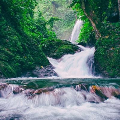 空军西安飞行学院某旅开展编队飞行训练